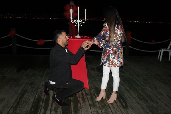 İzmir'de İskelede Evlilik Teklifi