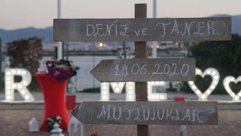 Konak'da Evlilik Teklifi Organizasyonu